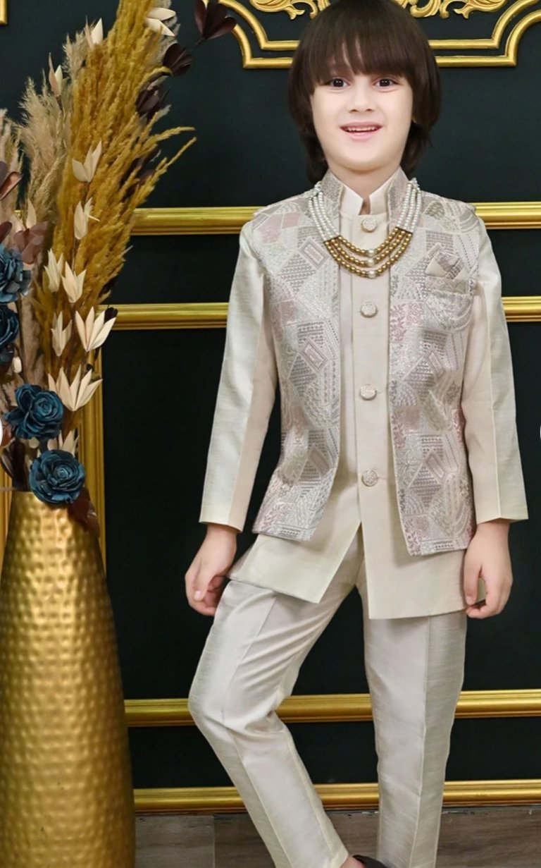 ₹1663 – Ahhaaaa Boys Embroidered Sherwani Set | 63% OFF