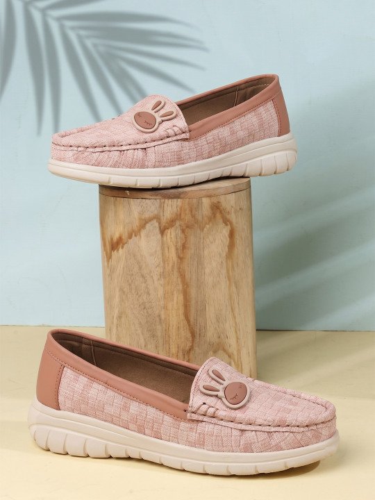 Denill Women Flats at ₹810 | Stylish Casual &amp; Ethnic Wear Sandals