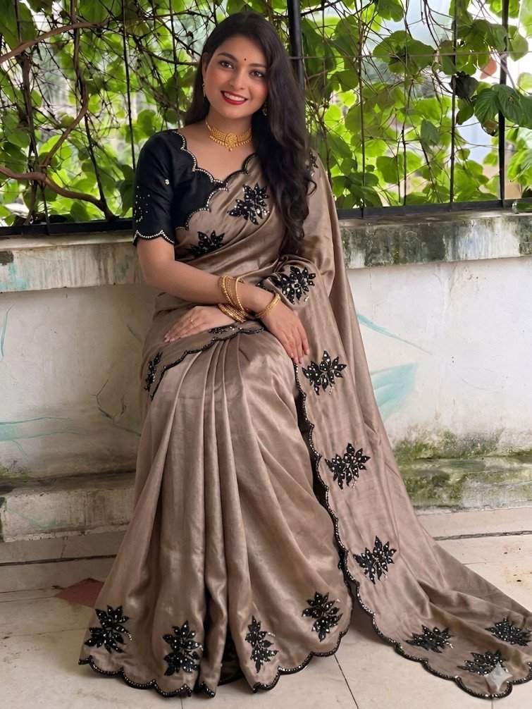 VRAGGI Printed Silk Saree for Women Festive and Party Wear Looks