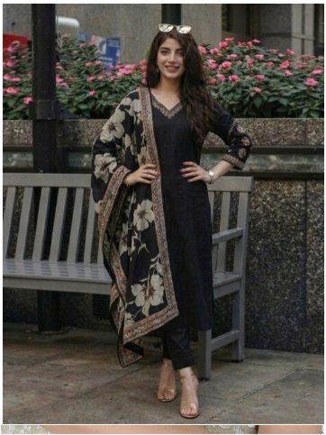 ₹4345 GoSriKi Ethnic Motifs Printed Kurta Set with Dupatta