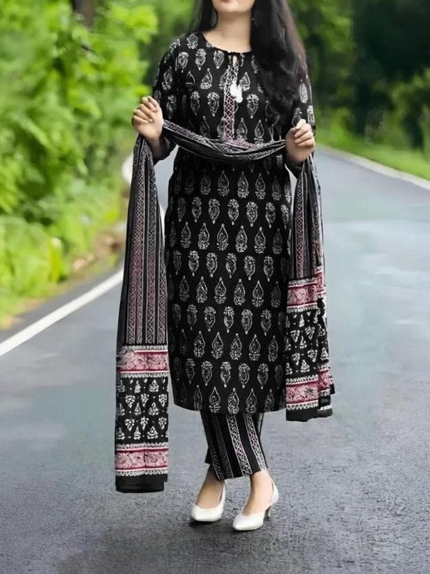 ₹497 Vindyavasini Women's Rayon Kurti Pant Dupatta Set for Festive Wear