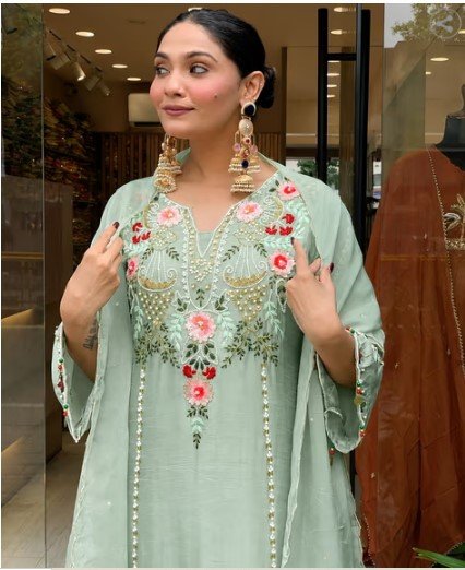 ₹1,479 NYRIKA Embroidered Straight Kurta Set With Dupatta – 66% Off