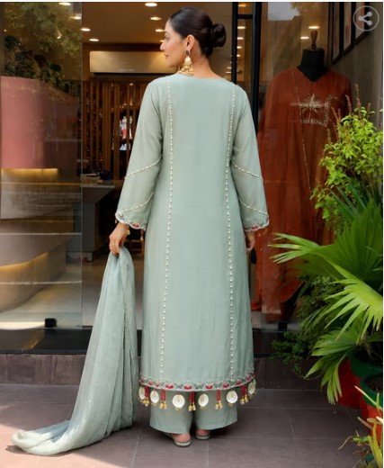 ₹1,479 NYRIKA Embroidered Straight Kurta Set With Dupatta – 66% Off