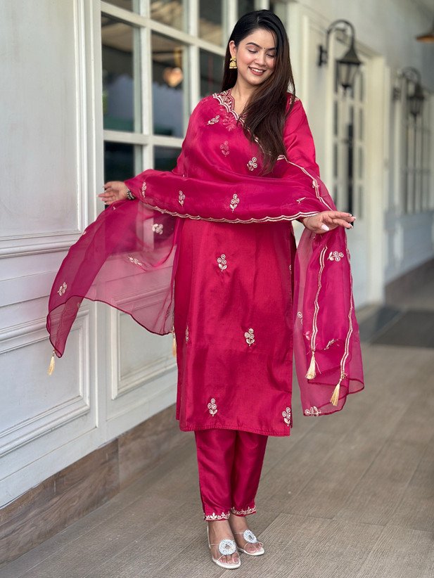 ₹853 Silk Blend Kurta Pant Dupatta Set – Elegant Festive Wear for Women