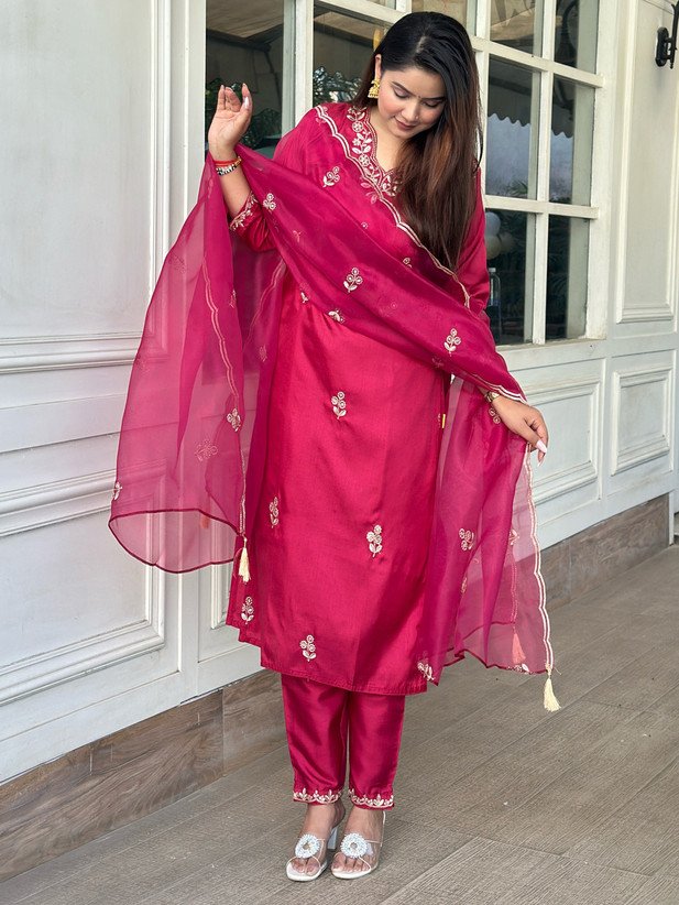 ₹853 Silk Blend Kurta Pant Dupatta Set – Elegant Festive Wear for Women
