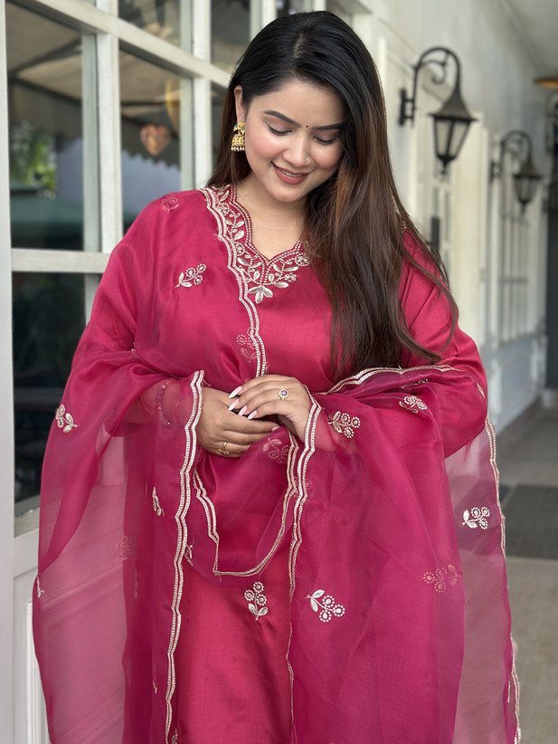 ₹853 Silk Blend Kurta Pant Dupatta Set – Elegant Festive Wear for Women